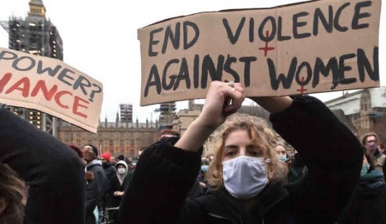 Yeni Yasaya Göre Çocuklarıyla Birlikte Yurtdışına Kaçan Aile içi Şiddet Mağdurları Suçlu Sayılacak