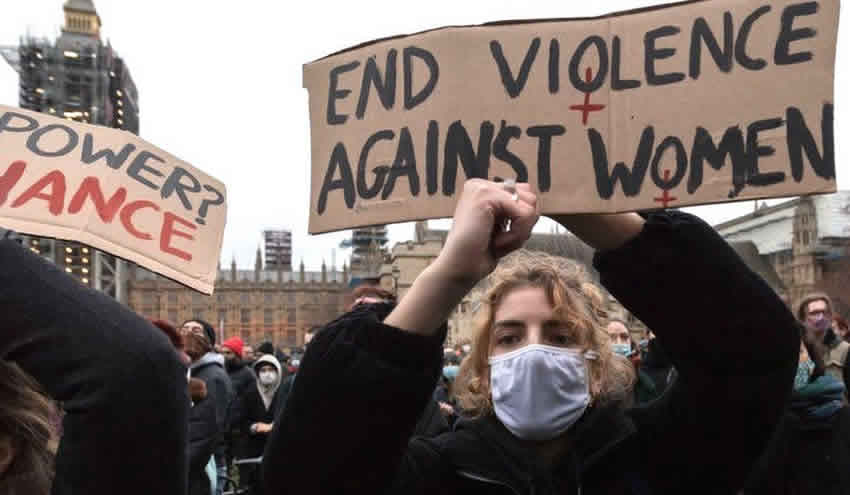 Yeni Yasaya Göre Çocuklarıyla Birlikte Yurtdışına Kaçan Aile içi Şiddet Mağdurları Suçlu Sayılacak