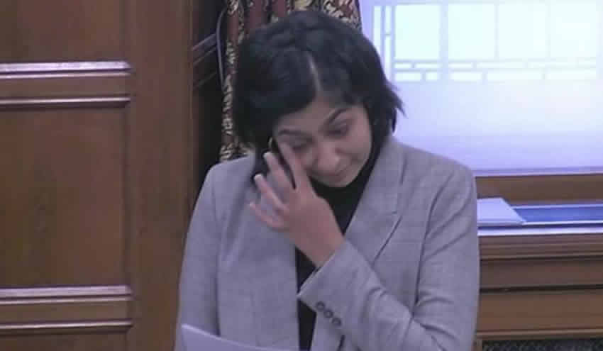 Müslüman milletvekili, İslamofobik ve ırkçı saldırıları gözyaşları içinde anlattı