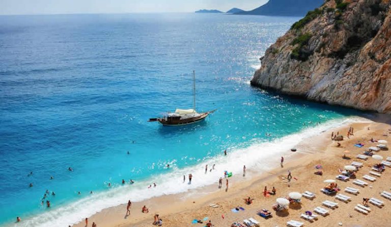 Türkiye’nin kırmızı listeden çıkması için imza kampanyası