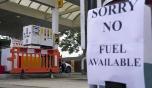 İngiltere’de akaryakıt sorunu için ‘ordunun devreye girmesi’ görüşülüyor