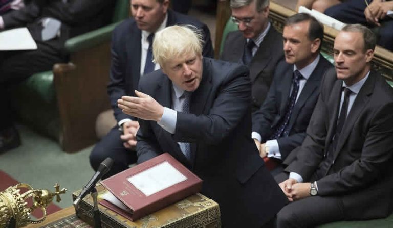 Başbakan Boris Johnson kabinesine ilk neşteri vurdu