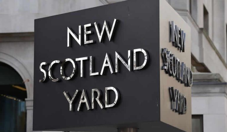 İngiltere’de çocuğa cinsel istismarla suçlanan polis  tutuklandı