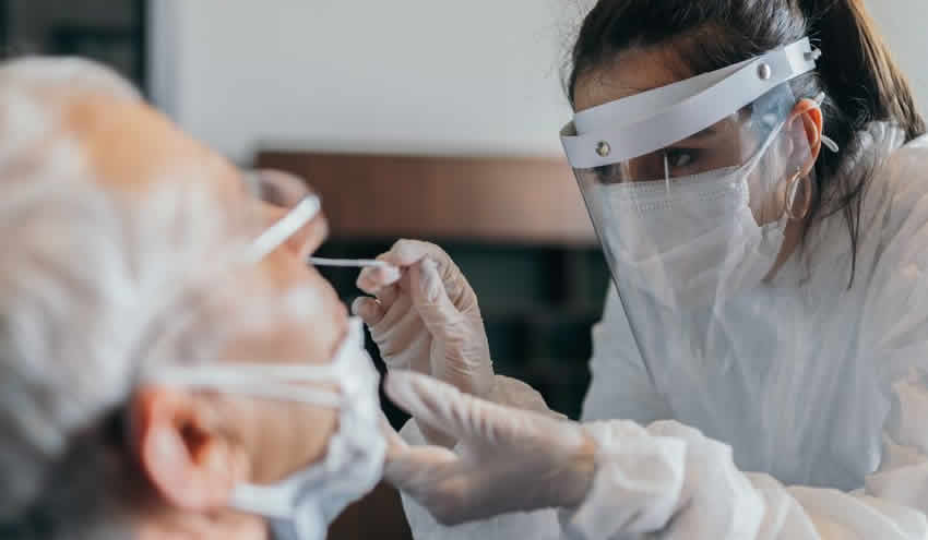 İngiltere ve Galler’de yanlış “Covid-19 test raporu” skandalı