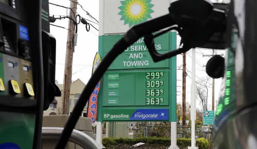Petrol krizini çözmek için askerler görev yapmaya başladı