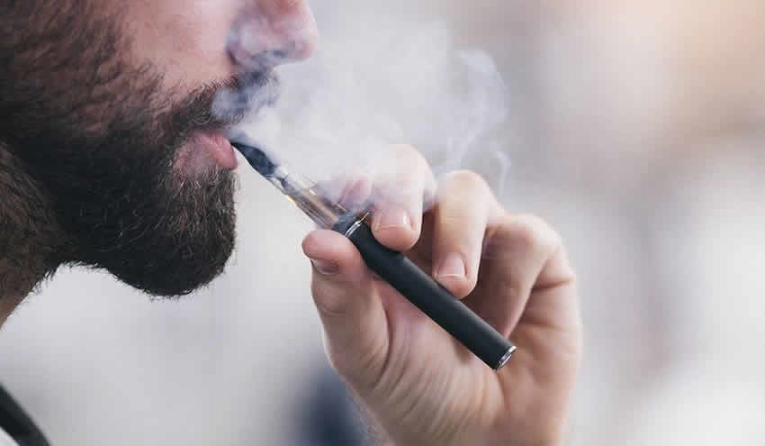 NHS, sigarayı bıraktırmak için e-sigara reçete edecek