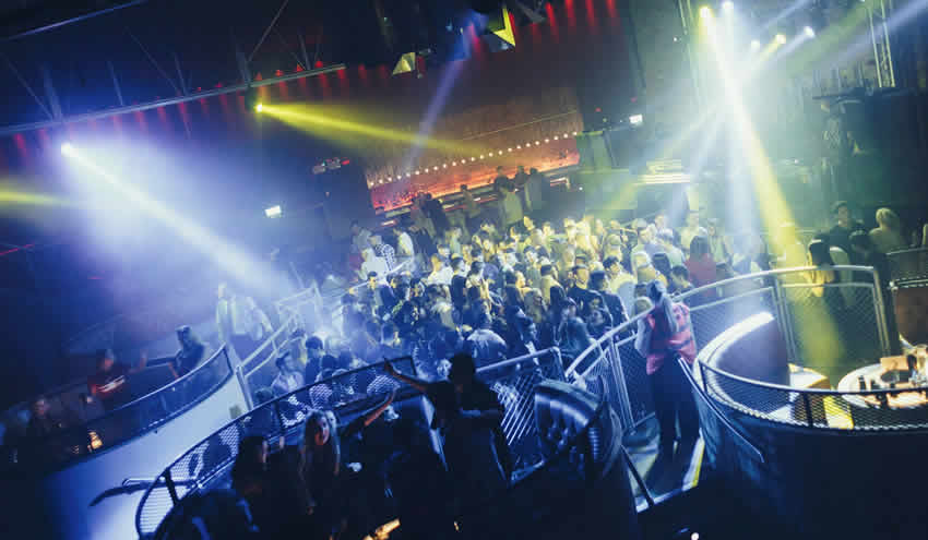 Polis gece kulüplerindeki “iğneli sapığı” bulmak için seferber oldu