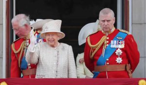 Prens Andrew, mahkemeden cinsel tacizi reddetmesini istedi