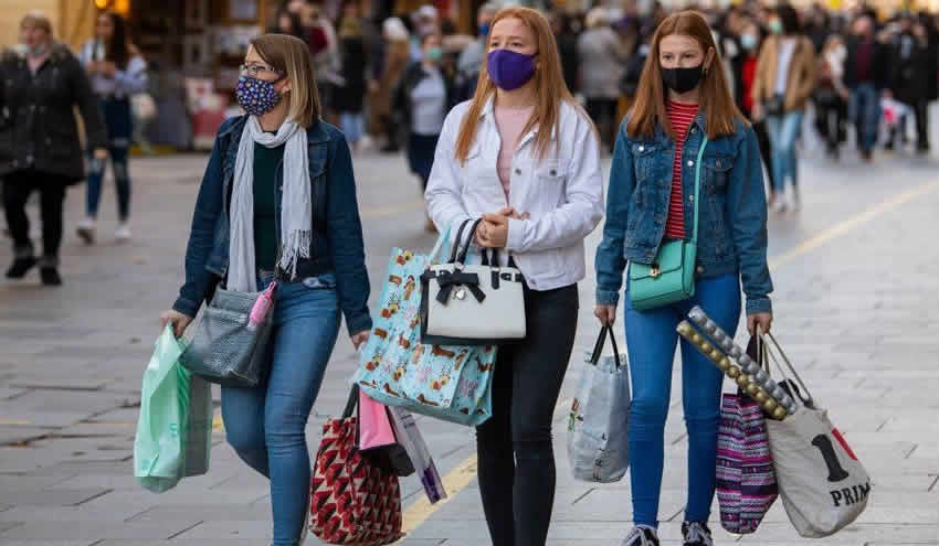 Vatandaşlar Noel öncesi ürünleri stoklamaya başladı