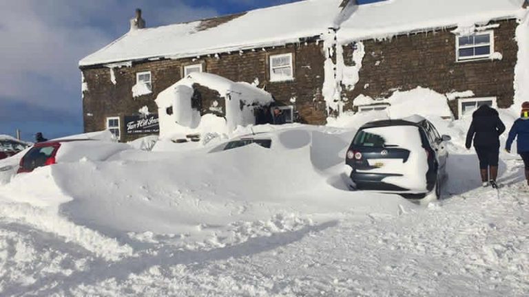 Yorkshire’da Arwen Fırtınası nedeniyle 61 kişi mahsur kaldı