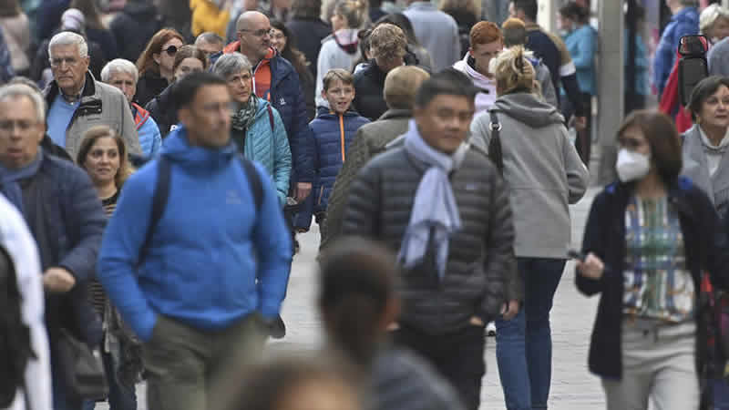 Avrupa’da “aşı olmamış kişilere yönelik salgın” endişesi