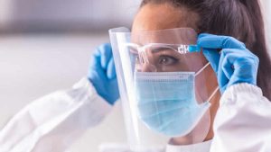 Birleşik Krallık’ta sağlık çalışanlarına Covid-19 aşısı zorunlu olacak