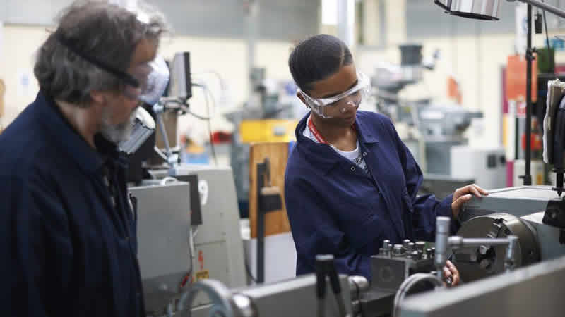 İngiltere, İşgücü Açığını Kapatmak için 82 Yeni Meslek Grubuna Geçici Vize Hakkı Tanıyor