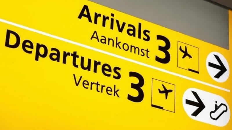 Omicron karantinasından kaçan çift uçakta gözaltına alındı