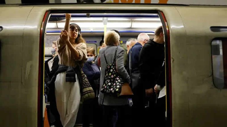 Londra metrosundaki 24 saatlik grev ulaşımı zora soktu
