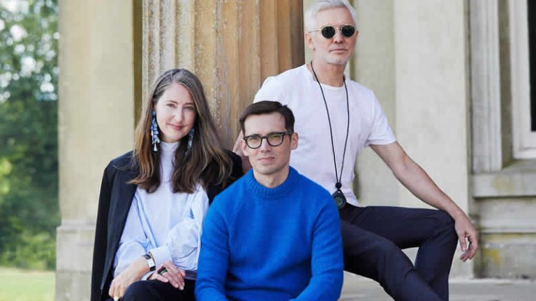 Moda tasarımcısı Erdem Moralıoğlu, Britanya İmparatorluk Nişanı aldı