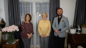 Elektrikli perdeler İngiltere’nin gözde evlerinde