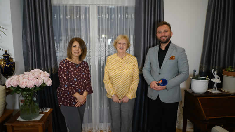 Elektrikli perdeler İngiltere’nin gözde evlerinde