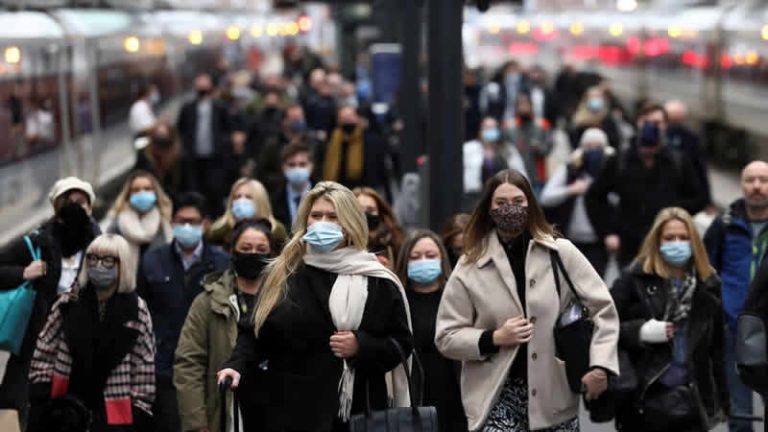 ‘İki doz Covid aşısı Omicron’a karşı yeterli değil’ uyarısı