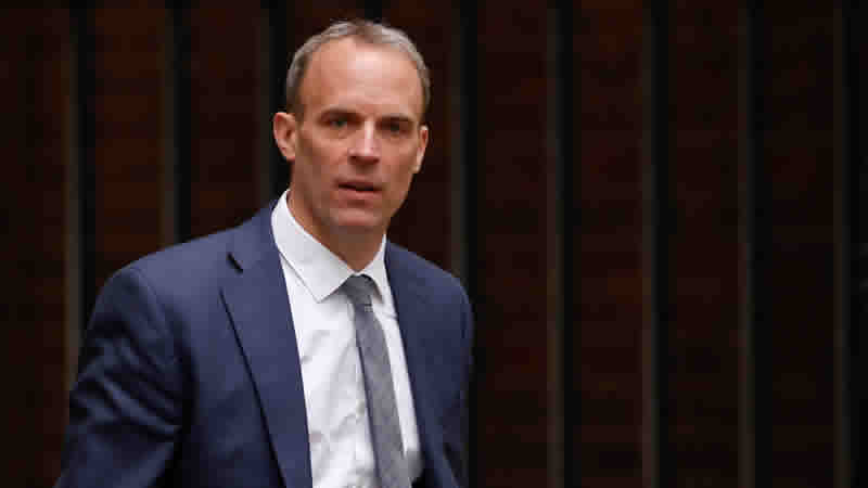 İngiltere’de Covid-19 temaslı 3 bakan karantinaya girdi