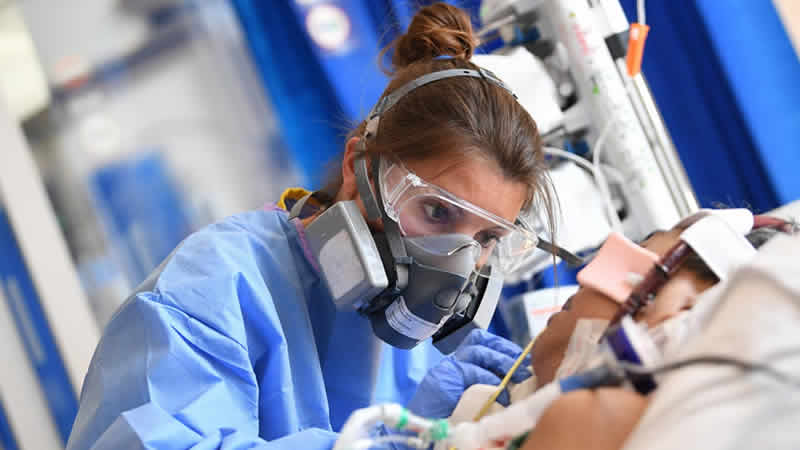 İngiltere’de Covid-19’a yakalanıp iyileşenlerin sayısı açıklandı