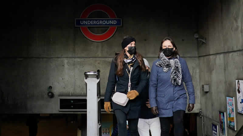 İngiltere’de Omicron vaka sayıları giderek artıyor