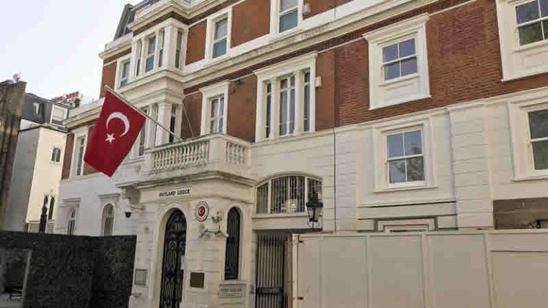 Londra’da iş fırsatı: Türk uyruklu sözleşmeli personeller alınacak!