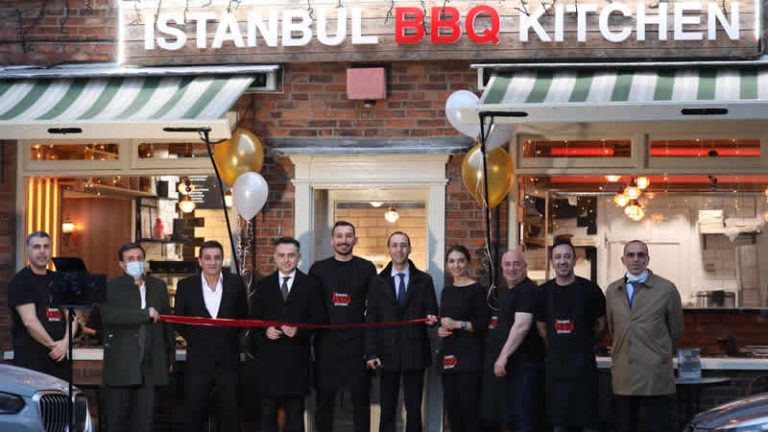 Masal gibi bir köyde Türk restoranı açıldı