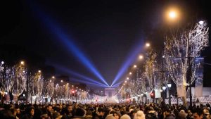 Omicron varyantı nedeniyle büyük şehirlerde yılbaşı kutlamaları iptal ediliyor