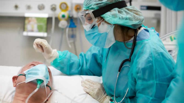 Omicron’a yakalananların hastane bakımına ihtiyaç duyma olasılığı %70 daha düşük