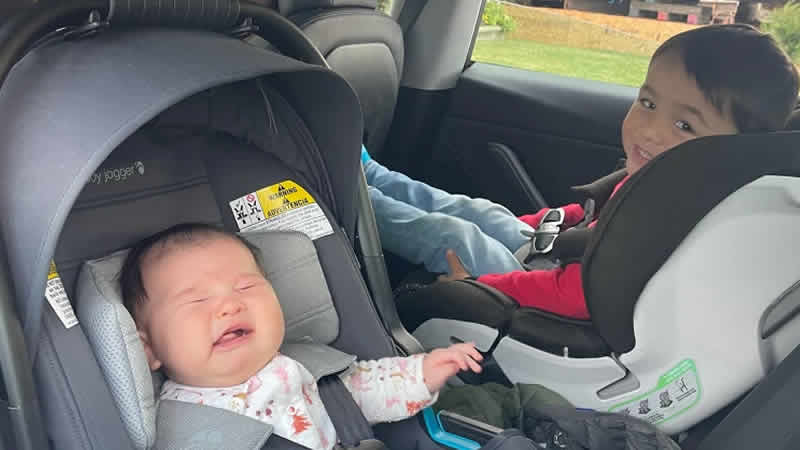 Trafikte kalan kadın bebeğini otomatik pilotta doğurdu!