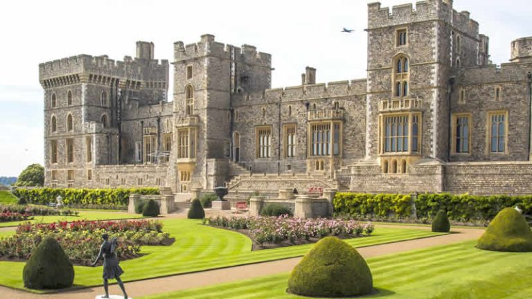 Windsor Kalesi arazisinde silahlı bir şahıs yakalandı