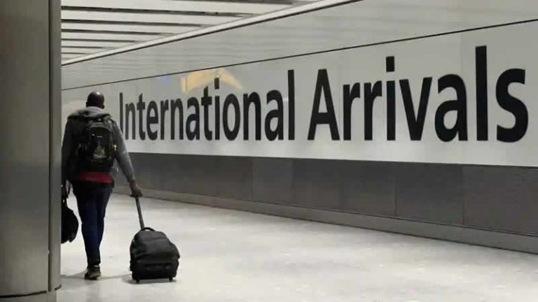 İngiltere’ye yurtdışından gelen yolcular için yeni kural açıklandı