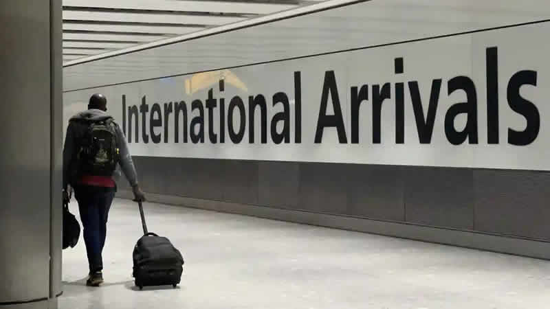 İngiltere’ye yurtdışından gelen yolcular için yeni kural açıklandı