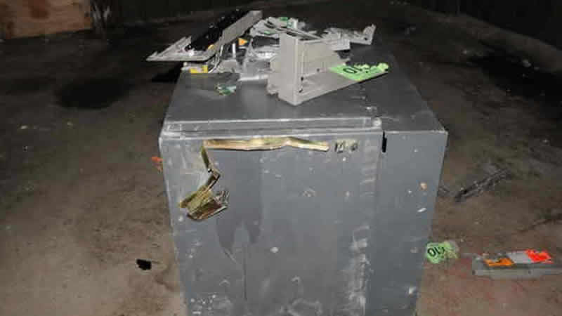 Londra’da bankamatikleri patlatarak soyan iki kafadarın cezası belli oldu