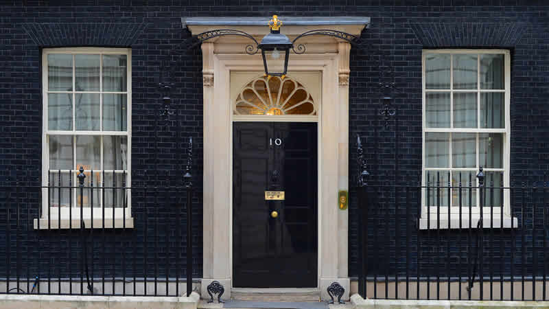 Başbakanlık’taki yasaklı parti iddialarına Londra polisi el attı!