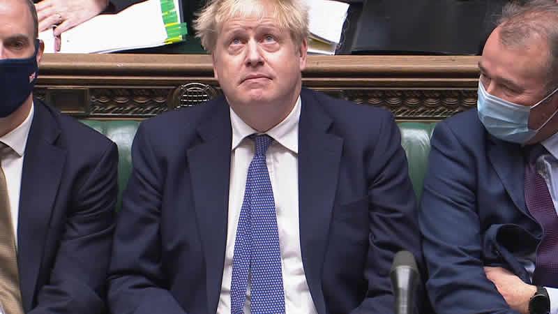 Boris Johnson kısıtlamalar döneminde partiye katıldığı için özür diledi