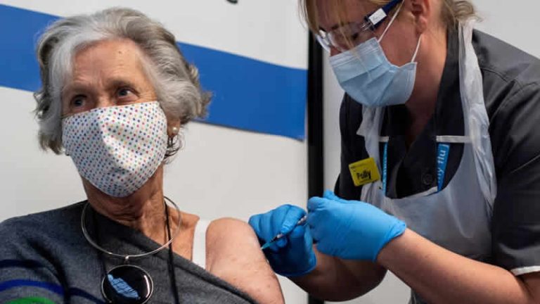 ‘4-6 ayda bir insanları aşılamak sürdürülebilir değil’