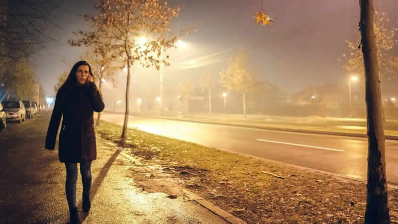  Eve yalnız yürüyen kadınlar için kurulan telefon hattına talep artıyor