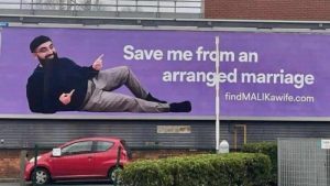 İngiltere’de görücü usulü evlenmek istemeyen gençten ilginç duyuru