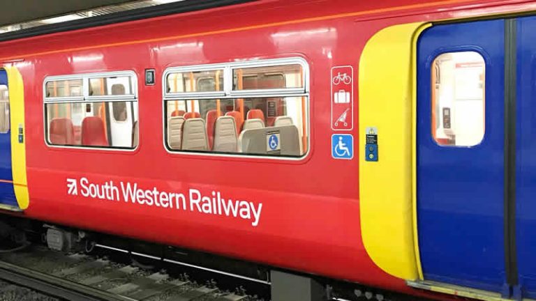 İngiltere’de Omicron nedeniyle tren seferlerinin sayısı azaltılıyor