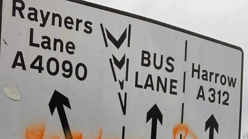 Londra’da bu yoldan geçen sürücüler trafik cezasından kaçamıyor