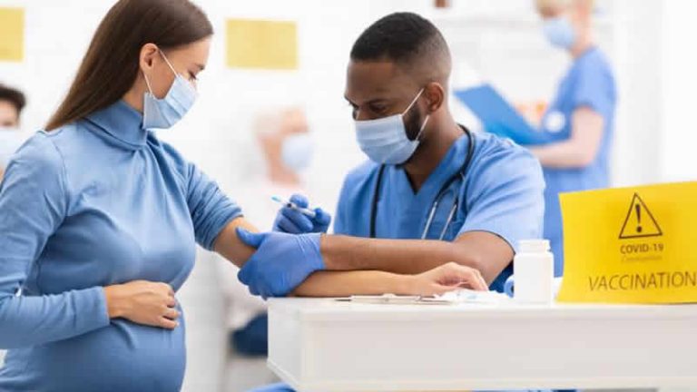 İngiltere hükümetinden hamilelere çağrı: “Aşınızı güvenle yaptırabilirsiniz”