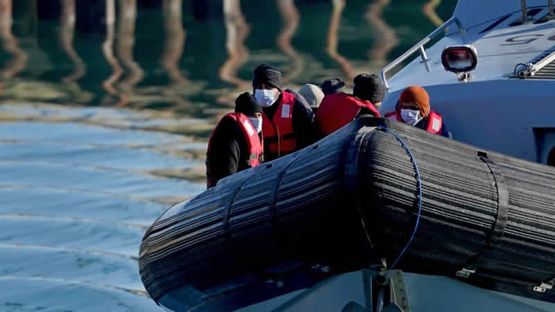 İngiltere hükümeti mültecilerin cep telefonlarını kopyalamış