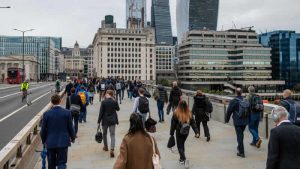 İngiltere’de personel sıkıntısı yüzünden ücretlerde görülmemiş artış