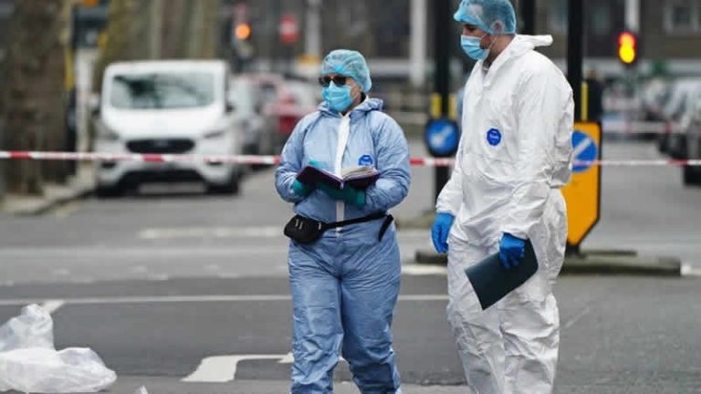 Londra’nın en işlek caddelerinden birinde art arda iki cinayet