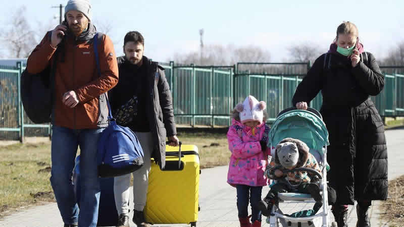 Ukrayna işgali: Hayır kurumları İngiltere’yi binlerce mülteciyi karşılamaya çağırdı