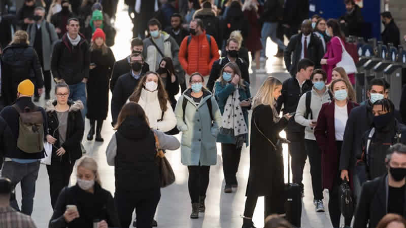Boris Johnson: “Covid planıyla yaşamak özgürlüğü geri getirecek”