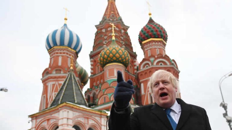 Boris Johnson Rusya’ya yönelik en ağır yaptırım paketini açıkladı