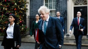 10 Numara’da art arda gelen istifalar İngiltere gündemini sarstı!